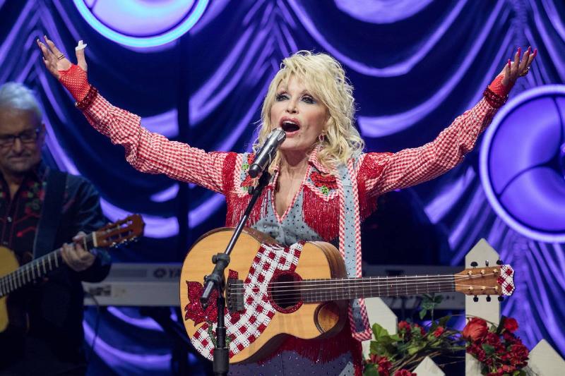 Dolly Parton va camino al Salón de la Fama del Rock and Roll